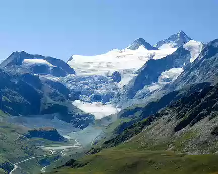 20220801-11h11m32s-P1130645-V3 Le Lac de Châteaupré, le Glacier de Moiry avec le Grand Cornier (3961m) et la Dent Blanche (4357m).