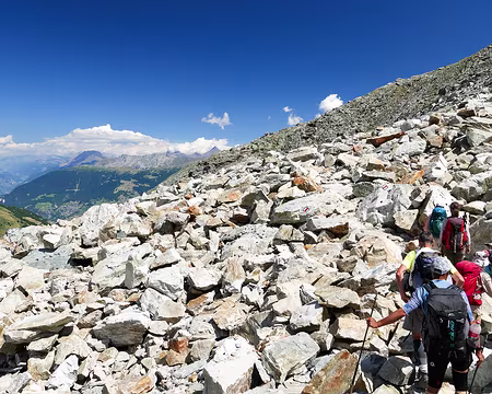 20220803-14h17m33s-P1130793-V3 Quelques rochers aux teintes variables.