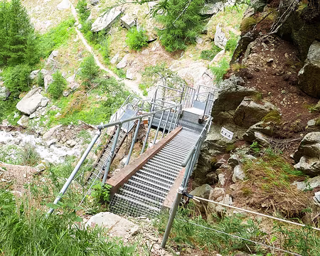 20220804-14h03m32s-p1130836_52366980099_o-V3 Vue depuis le dernier escalier.