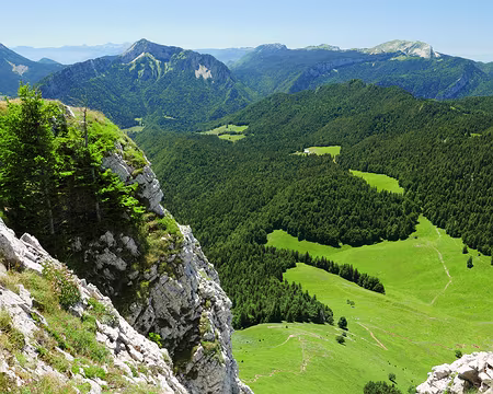 P1120622 Vue sur le Sud de la Chartreuse et sur le Vercors depuis le sommet du Petit Som (1761m).