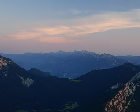 P1120672 Vue sur Chamechaude (2082m), le massif du Vercors, la Pinéa (1771m) et le Charmant Som (1867m).