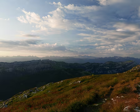 P1120730 Vue sur la chaîne de Belledonne et les Grandes Rousses.