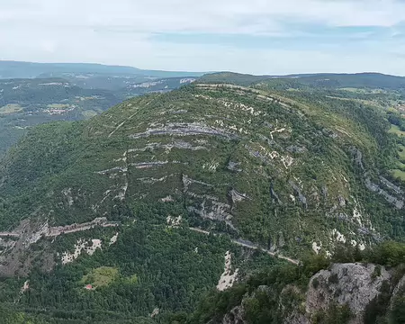 003 vue sur l'anticlinal calcaire 