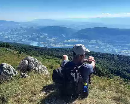 082 Joël admire le Rhône et le Mont Blanc