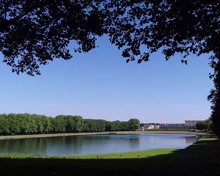004 La pièce d’eau des Suisses dans le parc de Versailles (longueur 680 m), creusée par les Gardes suisses en 1682