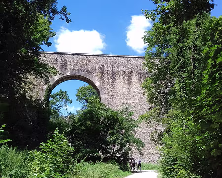 021 L’aqueduc de Buc, dessiné par Jules Hardouin-Mansart, a été construit par Thomas Gobert de 1684 à 1686 pour acheminer, par simple gravité, les eaux du plateau...