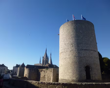 P1150437 Château de Dourdan achevé vers 1220