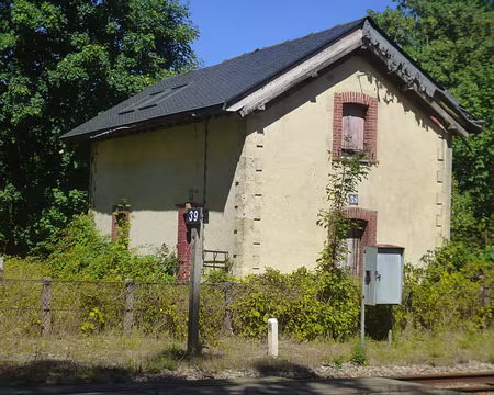 P1150447 Maison de garde-barrières, Sainte-Mesme