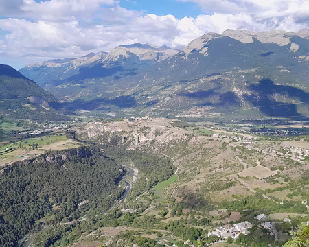 RC Queyras (11) La place forte de Mont-Dauphin stratégiquement bien située entre vallée de la Durance et gorges du Guil