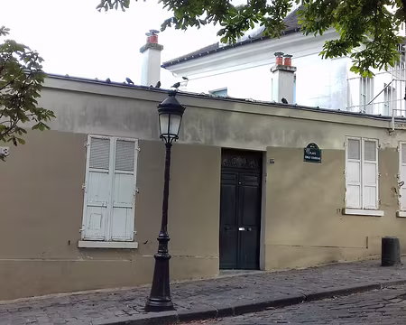 009 Le Bateau-Lavoir, sur la place Emile Goudeau. Picasso y vécut de 1904 à 1909. Détruit par un incendie en 1970, il a été reconstruit en 1978, et abrite...