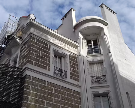 011 Tout près de là, au n° 11, la maison où vécut Dalida de 1962 à 1987