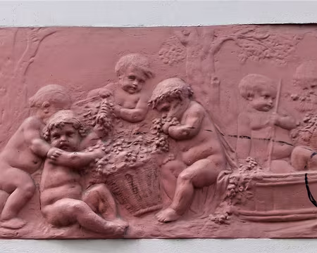 013 Bas-relief en terre cuite