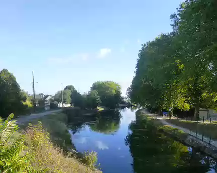 P1150635 Canal du Loing à Nemours