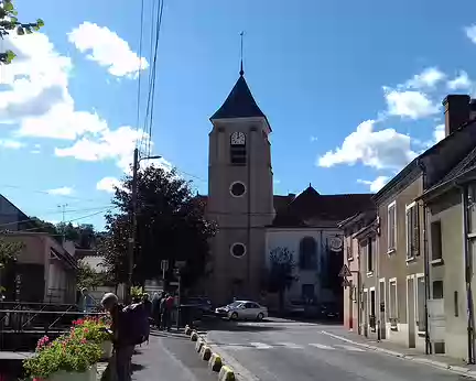 018 L’église Saint-Rémi à Villiers-sur-Morin vue depuis la Chaussée du Ru