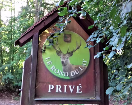002 Le Rond du Lay, propriété privée, au cœur de la forêt