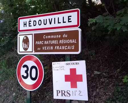 010 Arrivée à Hédouville, village rural du Vexin