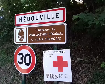 010 Arrivée à Hédouville, village rural du Vexin