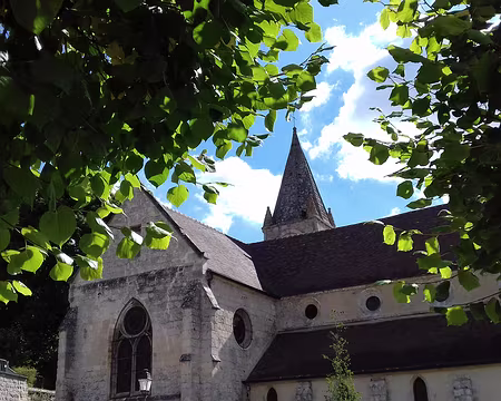 022 Les autres parties de cette église sont gothiques (XIIIème siècle)