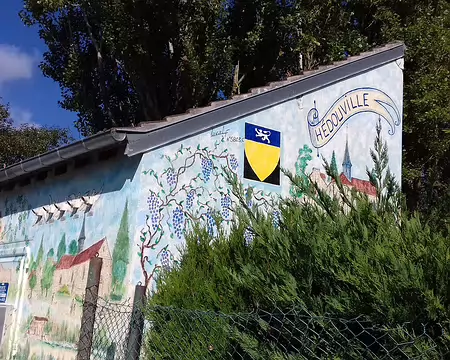 015 Le village d’Hédouville vu par F. Laval. Son blason (lion léopardé et or), …