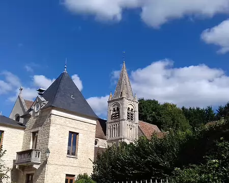 021 Le clocher roman (XIIème siècle) de l’église Saint-Martin à Frouville