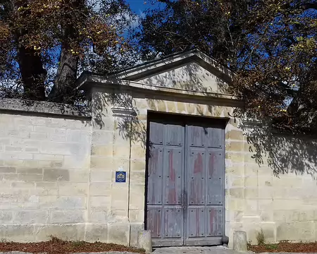 029 L’entrée du château de Labbeville dans la rue du Moulin