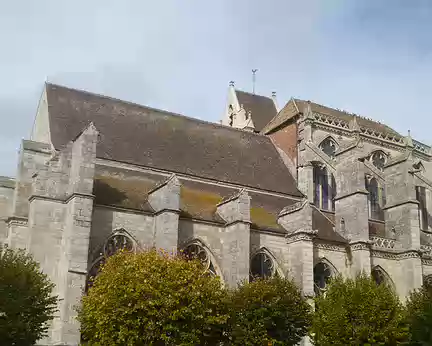 P1150820 Eglise Saint-Sulpice dédiée à Saint-Sulpice le Pieux, évêque de Bourges, XIIIè- XIVè s., gothique rayonnant.