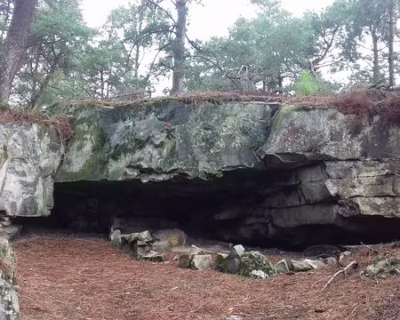 018 Un abri sous roche dans la carrière
