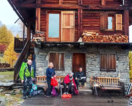 020 pic-nic à l'abri d'un chalet de Laraux