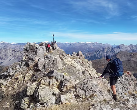 083 Au sommet. Vue vers l'Italie : La Grivola et à droite le massif du Grand Paradis.
