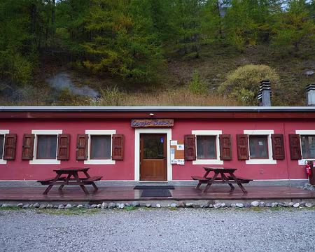 P1310829 Ecco la montagna ! Refuge Campo Base.