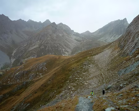 P1310852 Descente vers les Granges, au fond le col Maurin (accès vallon de Mary / Maljasset / Ubaye)