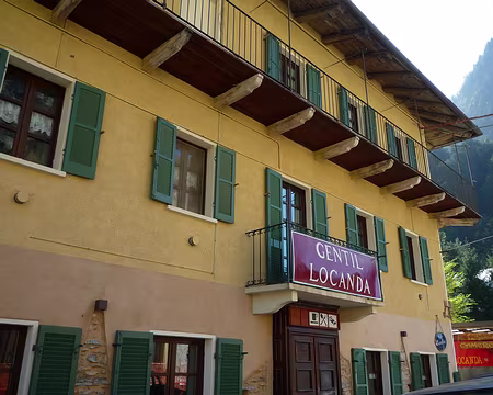 P1320041 Fin de rando au bar 