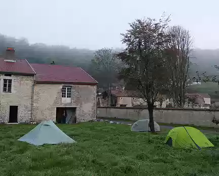 P1140548 Les tentes sur le terrain de Bernadette.