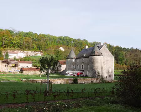 P1140553 Vue sur le château en rénovation.