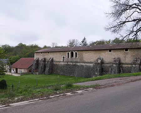 P1140572 Les vestiges du haut-fourneau de la Thuillière.