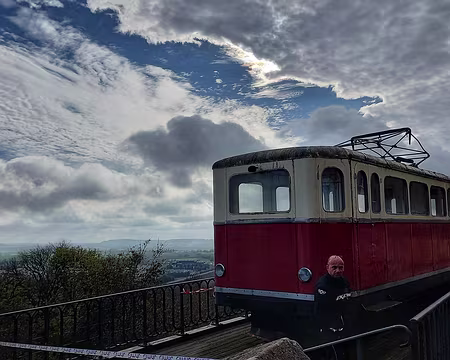06 Ancien train à crémaillère pour monter en ville de la gare située tout en bas.