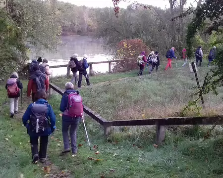 001 Départ de Bois-le-Roi (Seine-et-Marne) par les bords de Seine pour une boucle de 20 km via Chartrettes et Fontaine-le-Port, avec retour par la forêt de...