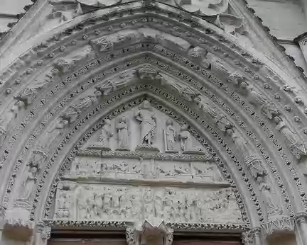 018 Le tympan gothique de l’église Saint-Sulpice