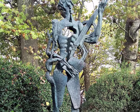 035 Hommage à Paul Eluard (Ossip Zadkine, 1954)