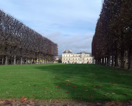 040 Dernière vue sur le palais depuis la porte de l’Observatoire