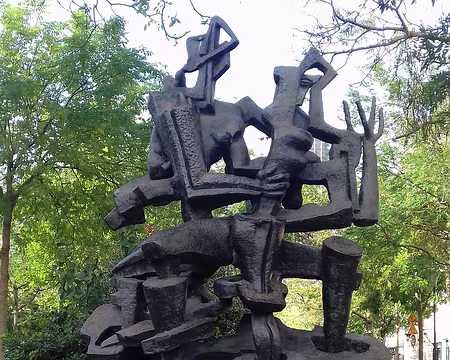 048 La «Naissance des Formes», œuvre de Zadkine (1958), sur l’allée Georges Besse