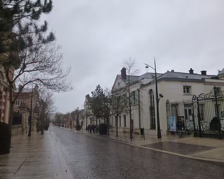 P1160115 Avenue de Champagne où siègent les prestigieuses maisons de Champagne