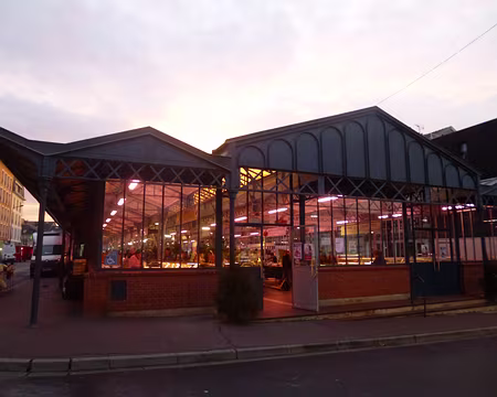 P1160122 J1 - La Halle Saint-Thibault (1921) marché alimentaire.