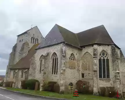 P1160128 Eglise Saint-Léger, clocher en bâtière (XIIè s.) et chevet gothique, Vauciennes