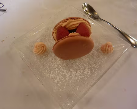 P1160170 ...et macaron à la framboise.