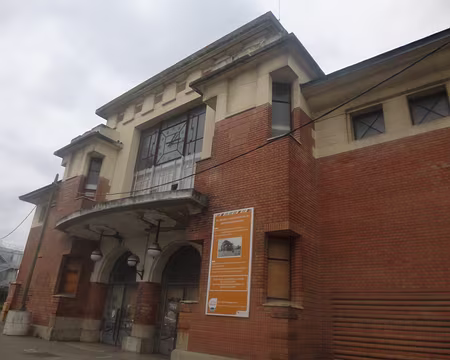 P1160212 La gare de Massy-Palaiseau inaugurée en 1938 et fermée en 2011.