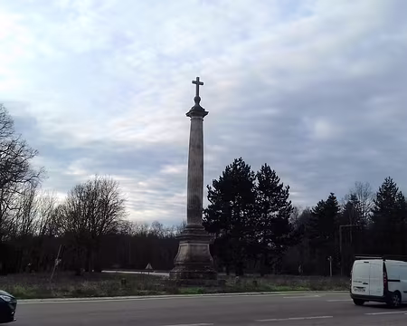 020 La croix de Noailles a été édifiée en 1751 par le duc de Noailles sur le lieu d’un rendez-vous de chasse. Détruite en 1793, la croix de fer qui surmontait la...