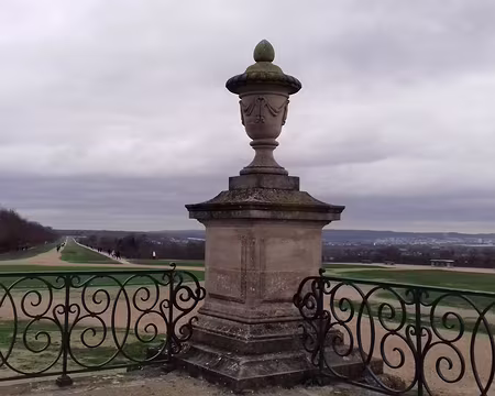 042 D’une longueur de 2,4 km, la Grande terrasse de Saint-Germain-en-Laye a été créée par André Le Nôtre entre 1669 et 1674 à la demande du roi Louis XIV (né en...