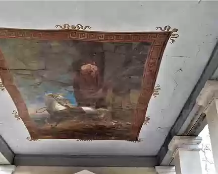 008 Le plafond est orné d’une peinture représentant l’événement