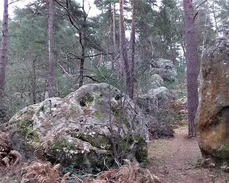024 Sentier bleu au milieu du chaos gréseux